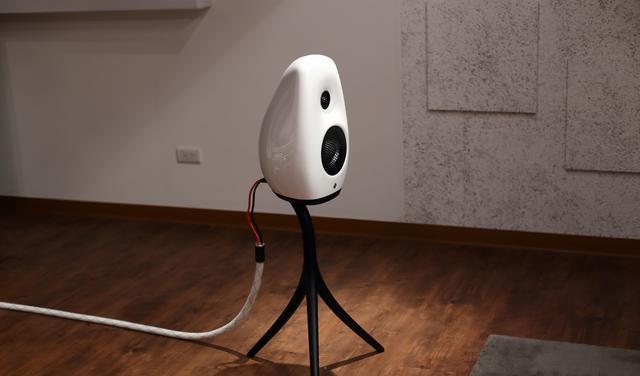 音箱|迷人的曲线，绝对高质感的声音——VividAudioKAYAS12书架音箱