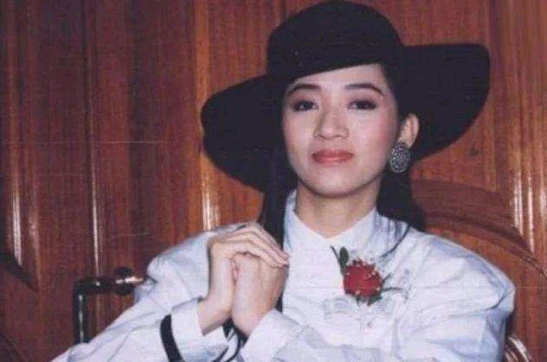 梅艳芳|梅艳芳:渴望被爱,被救赎,一生如夏花般绚烂短暂