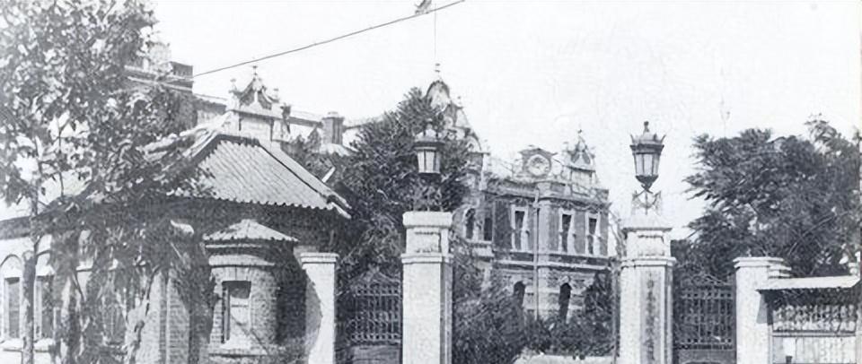 电影院|汉奸在电影院看电影,杀奸团找不到人,求助放映员:帮我播几个字