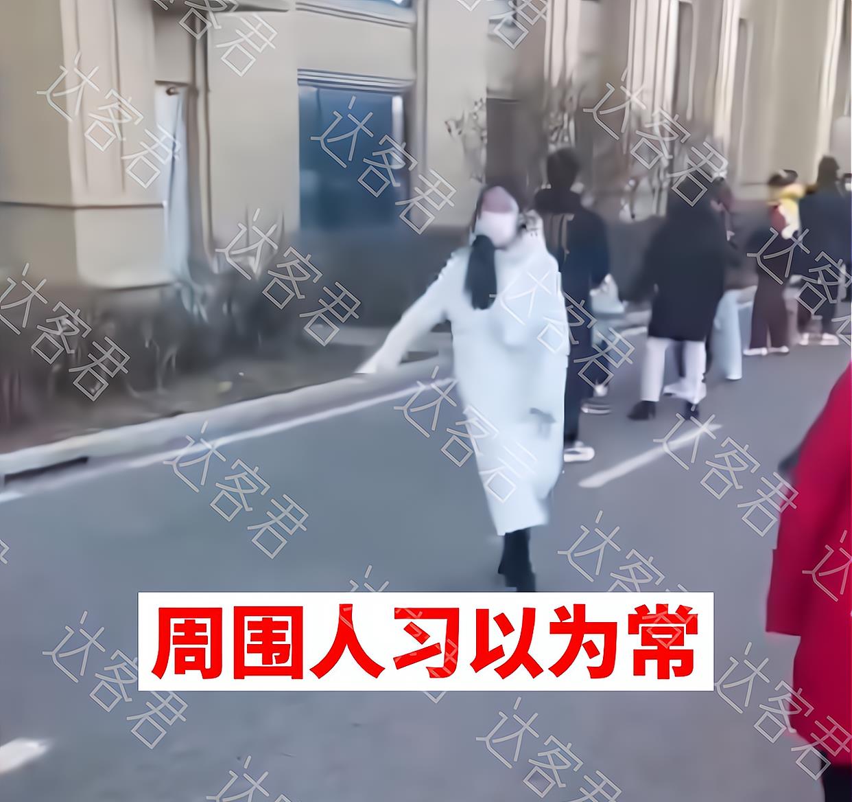 辽宁:女子排队做核酸突然发癫,本人作出回应:情绪亢奋忍不住