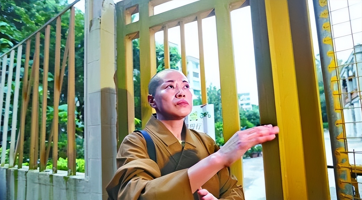 尼姑开豪车住别墅,和2个和尚结婚,被捕时屋里有黑丝假发