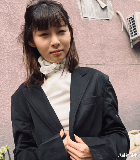 |飘了?痞幼为拍大片,当众抢小孩东西,网友:真把自己当大腕了