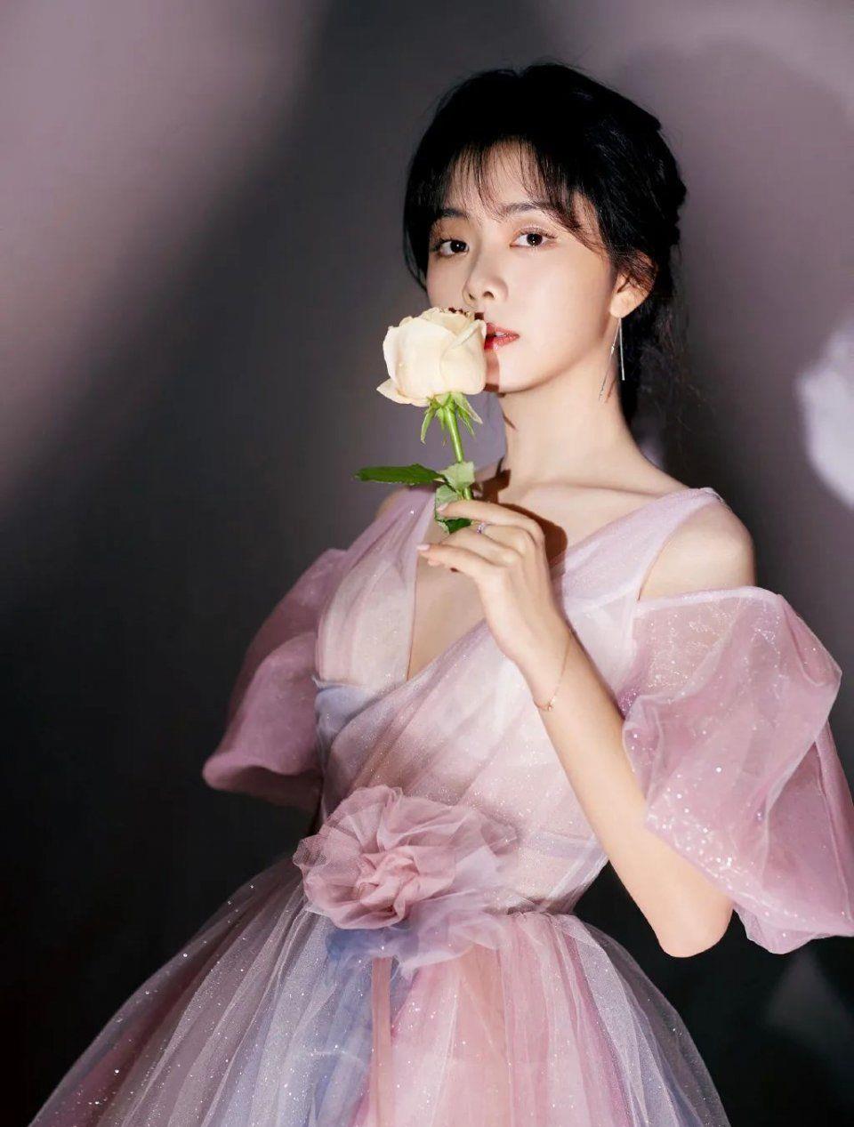 玫瑰|玫瑰女人刘诗诗、刘亦菲、热巴、杨幂等，她们个个都美得惊艳！