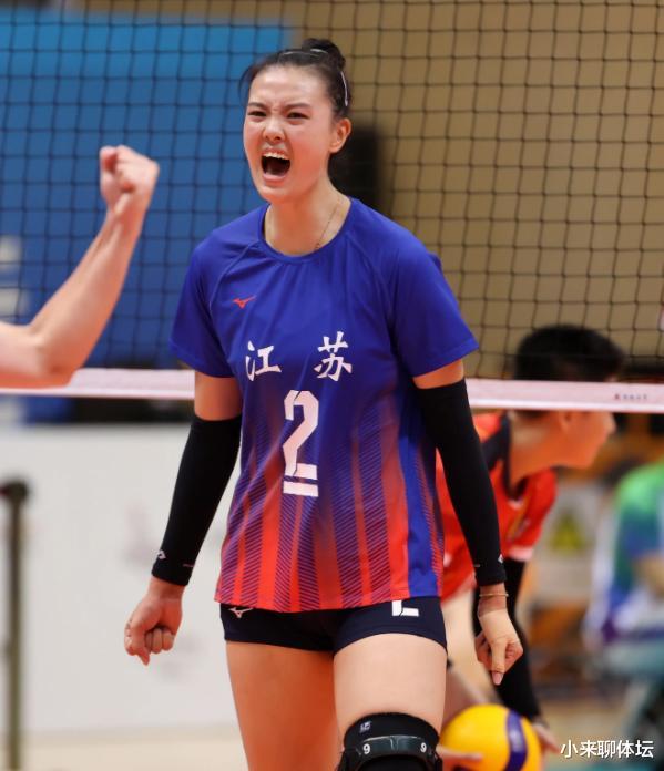 张常宁 张常宁秀美甲,手镯是亮点,手术已5个多月,要有昔日的训练态度