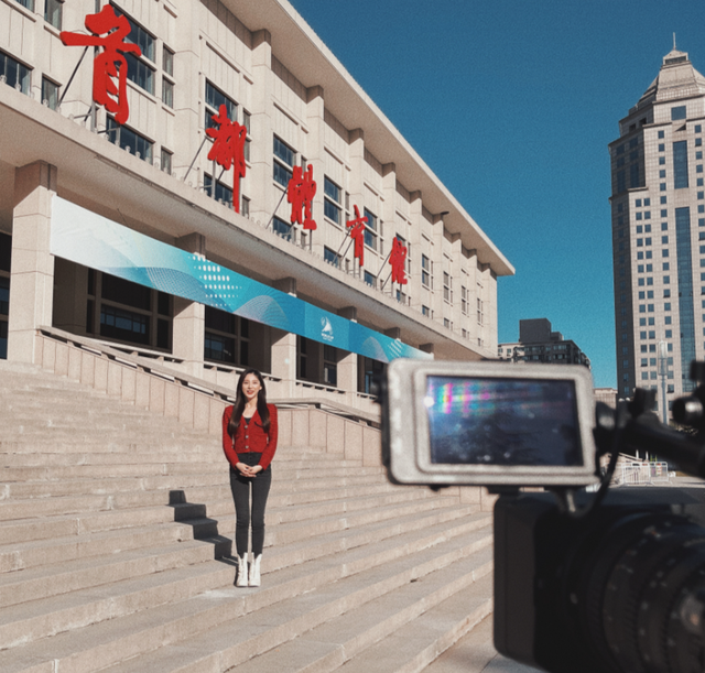 网络春晚|春晚三位女主持被批网红脸,三人清—色韩式鼻子,哪一个是真的?