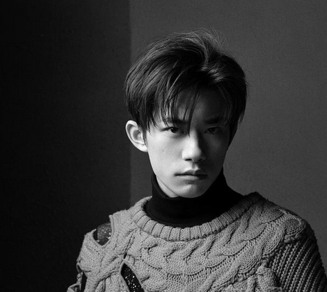 易烊千玺|七登春晚的易烊千玺D报发文！网友：不急于夸赞，日久见人品