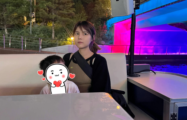 苏醒|苏醒儿子首曝光,妻子廖语辰开心晒娃,小小苏和爸爸如同复制粘贴