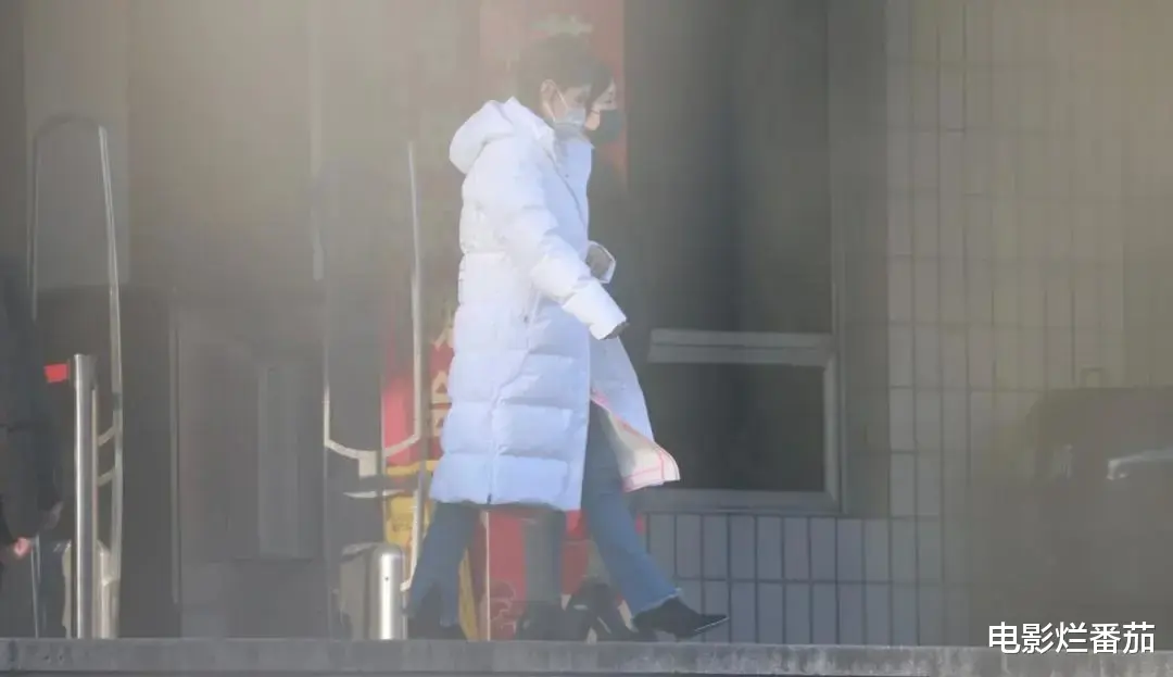 春晚|春晚四次联排：赵丽颖一笑迷人，张小斐美目顾盼，朱一龙走路生风