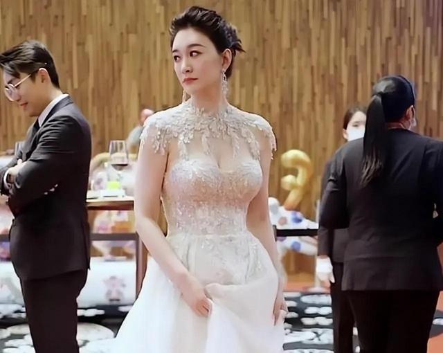 江疏影|江疏影：西装加短裤，老外也扛不住