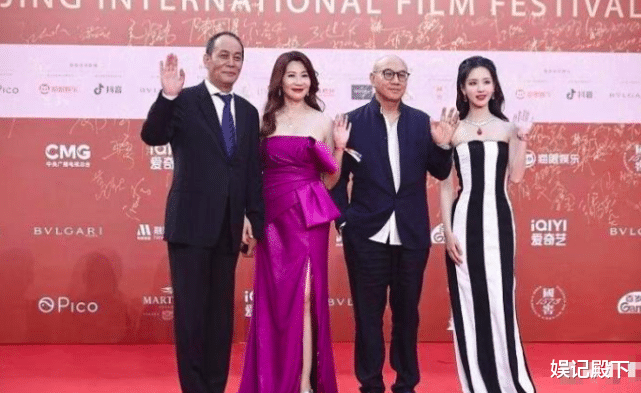 张光北|张光北真是艳福不浅，妻子半老徐娘仍风情万种，两人同框恩爱粘人！