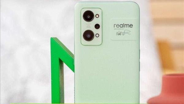 realme gt2|realme GT2被低估！老外：和Pro版一样出色 价格还便宜