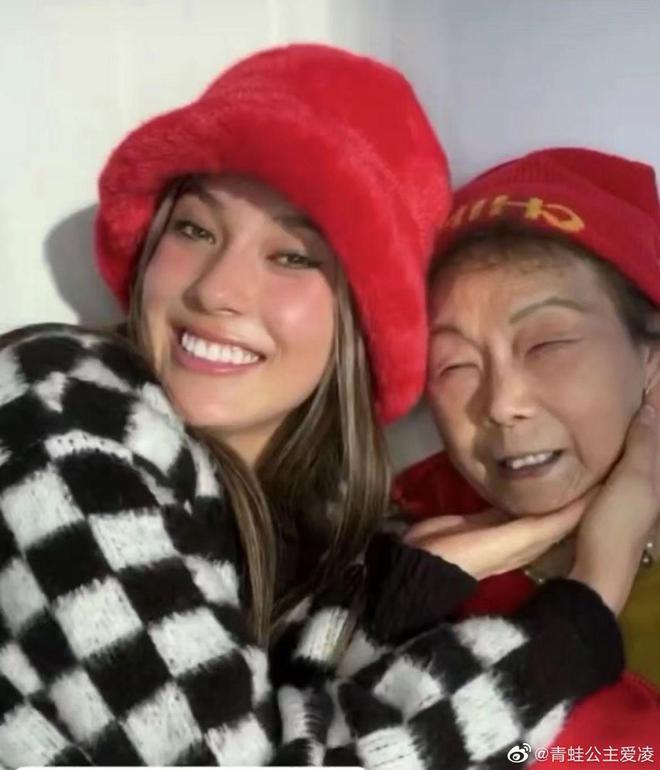美国队|再见！谷爱凌携全家抵达美国，奶奶在飞机上慢跑，出发前告别中国