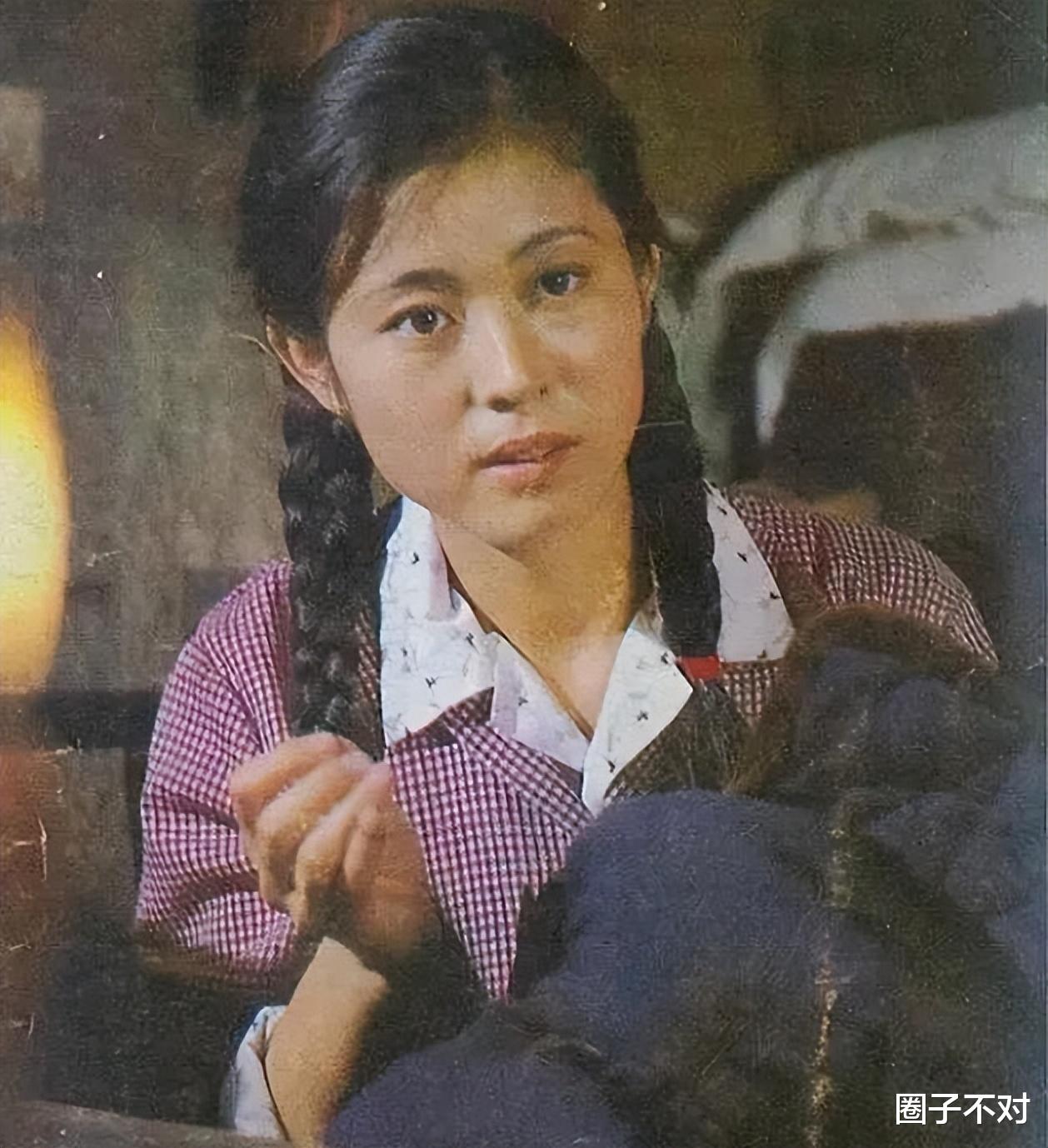 倪萍|倪萍:三婚两次失败,为救儿子给冯小刚下跪,46岁嫁导演终获幸福