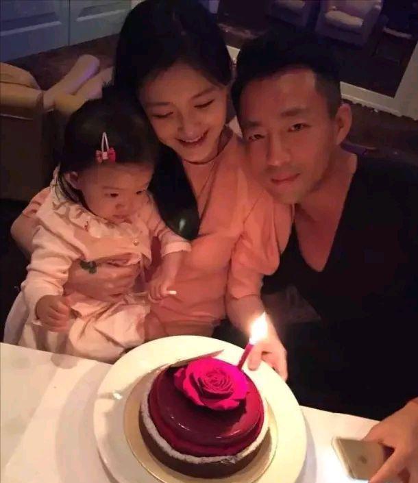 许雅钧|小S老公许雅钧背景非汪小菲可比，生子一事曝光后本人名誉未受影响