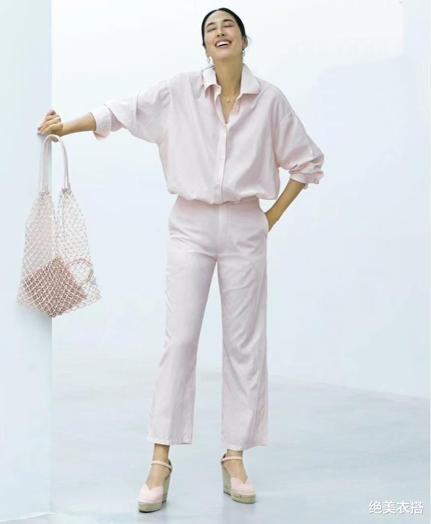 粉色|春天的职场“大女人风”,为什么讨人喜欢?3个造型细节,真飒美