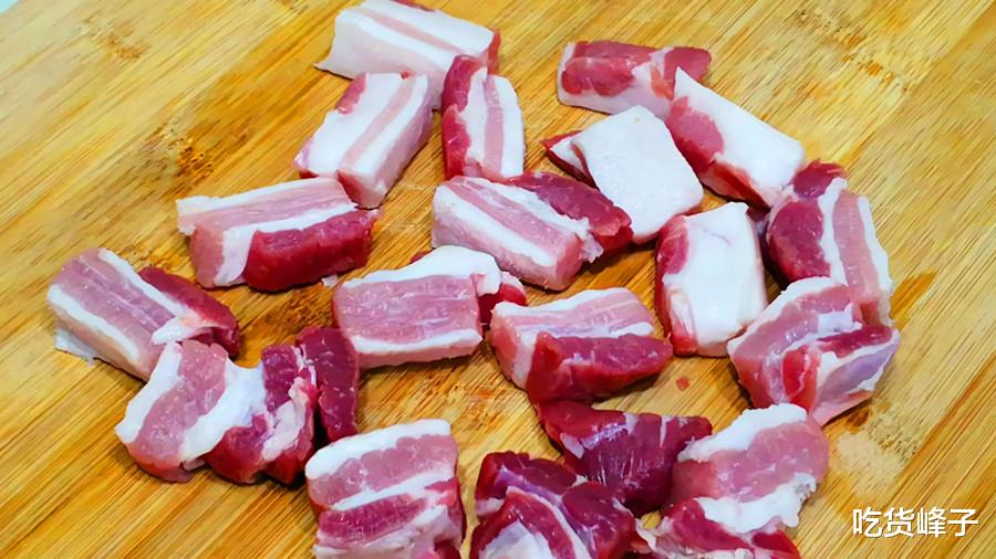 解冻肉时,直接加水泡就“废”了,教你1招,5分钟解冻好,真实用