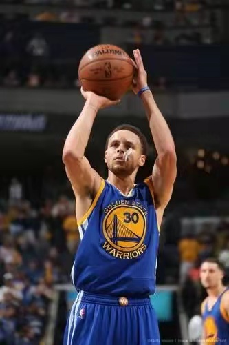 林昀儒|斯蒂芬库里加冕NBA历史三分王，作为21世纪10年代的划时代控卫。