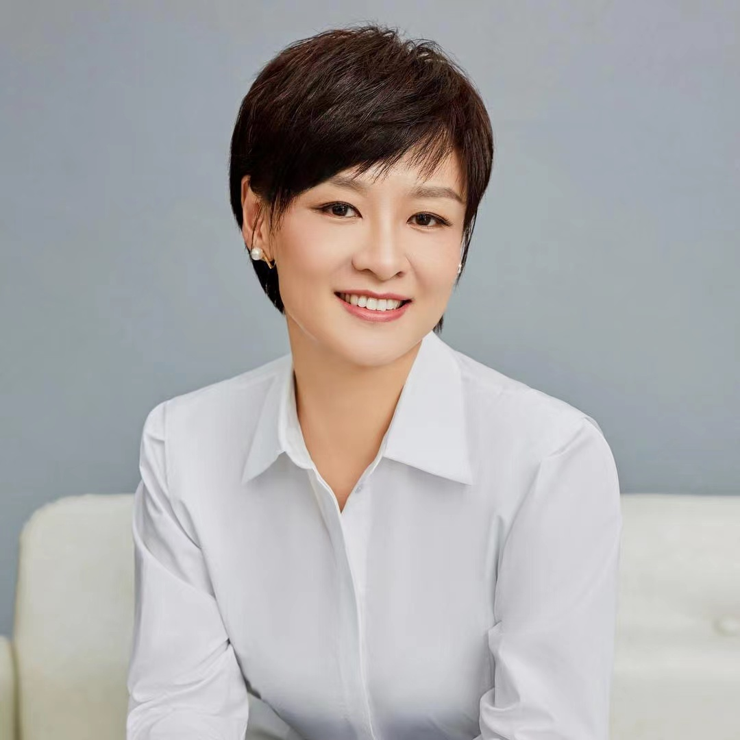 李小萌|主持人李小萌被疑遭家暴，眼旁伤痕明显，本人出面回应身体引担忧