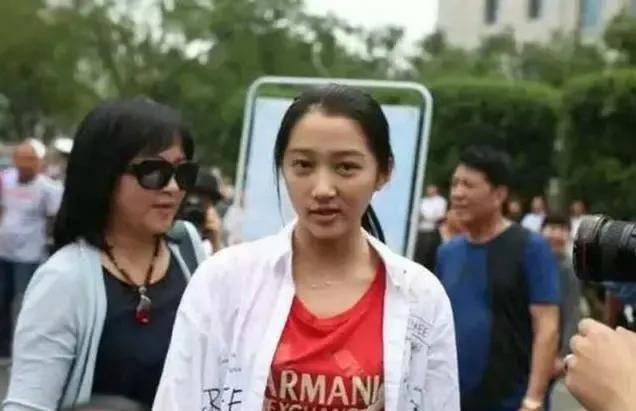 张予曦|有种“毁容”叫女明星卸妆，素颜的样子真实到不敢认！