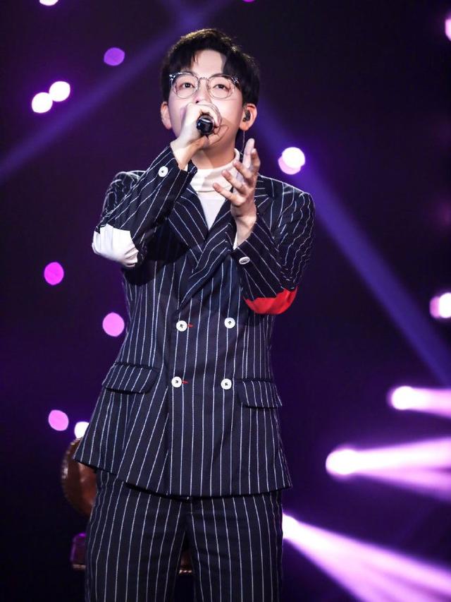 黄霄云|《歌手当打之年》从黄霄云淘汰网络一片欢腾，看娱乐圈里的红与黑