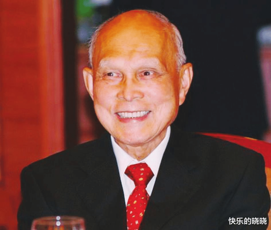 风水师|他是顶级风水师,为霍英东选墓,女儿一句话让赌王推迟一年下葬