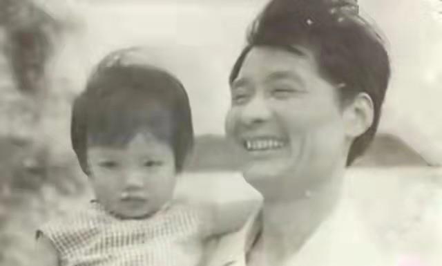 程愫|程愫：我是“火凤凰”，45岁失婚后携子浴火重生，风光背后是泪水