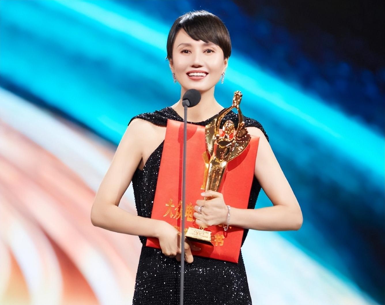 黄晓明|收视第二，12位实力派演员坐阵，央视这部新剧露出了“剧王”潜质