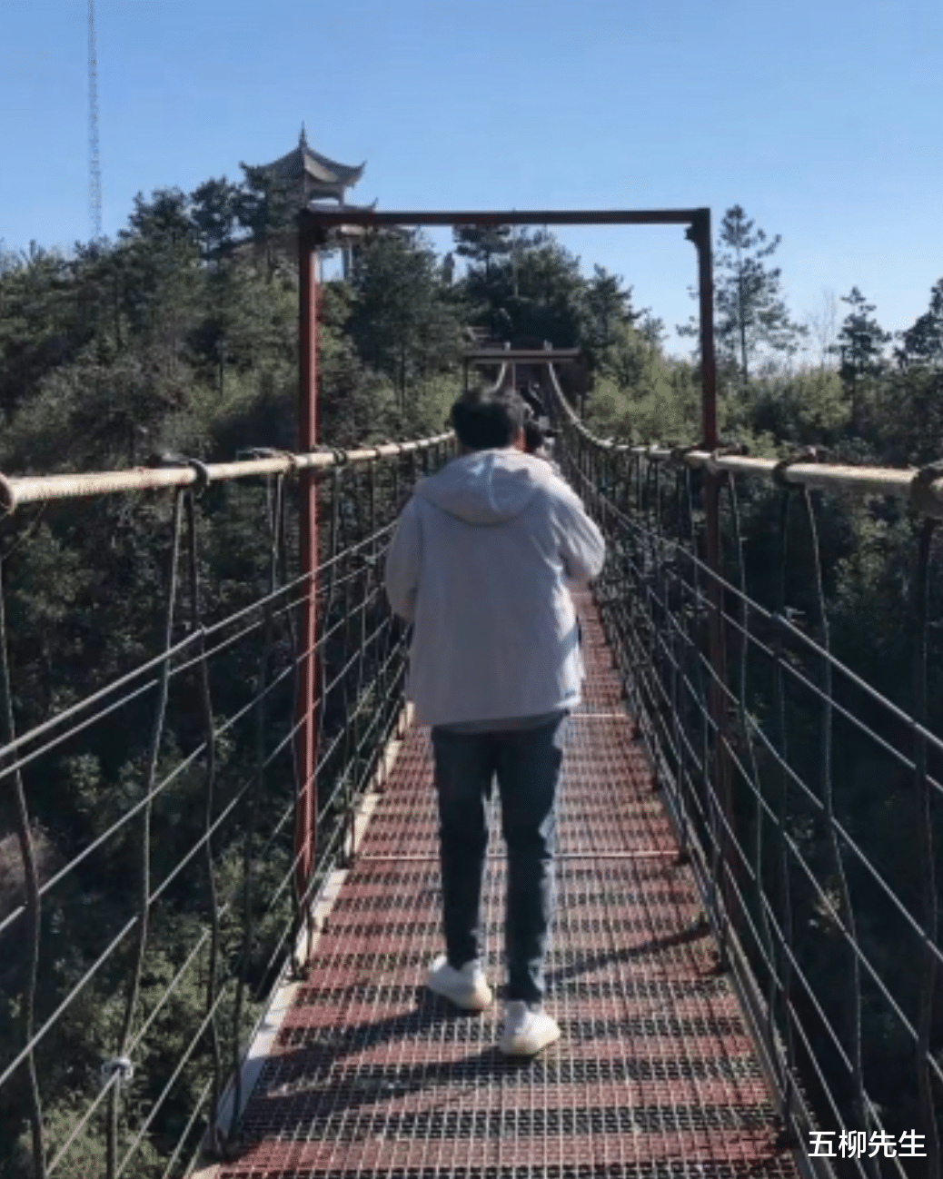 戴燕妮|一路走好！阿星因病去世，22岁妻子也随他而去，女儿还不到2岁