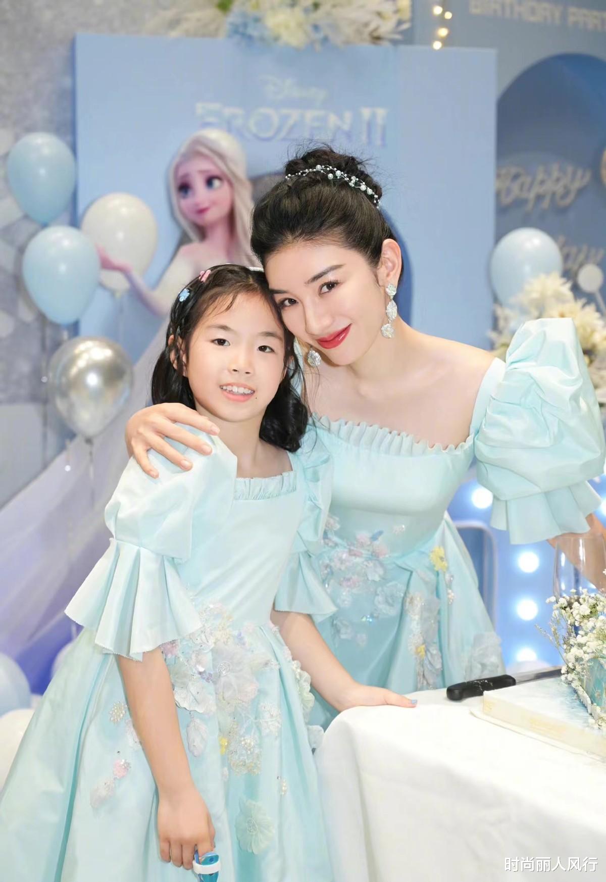 黄奕|黄奕女儿生日宴大爆火！10岁女儿穿公主裙凹造型，五官长开后更尴尬