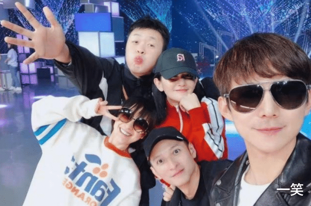 贾玲|《快本》停播后,谢娜现身东方卫视春晚录制,与张杰同台秀恩爱