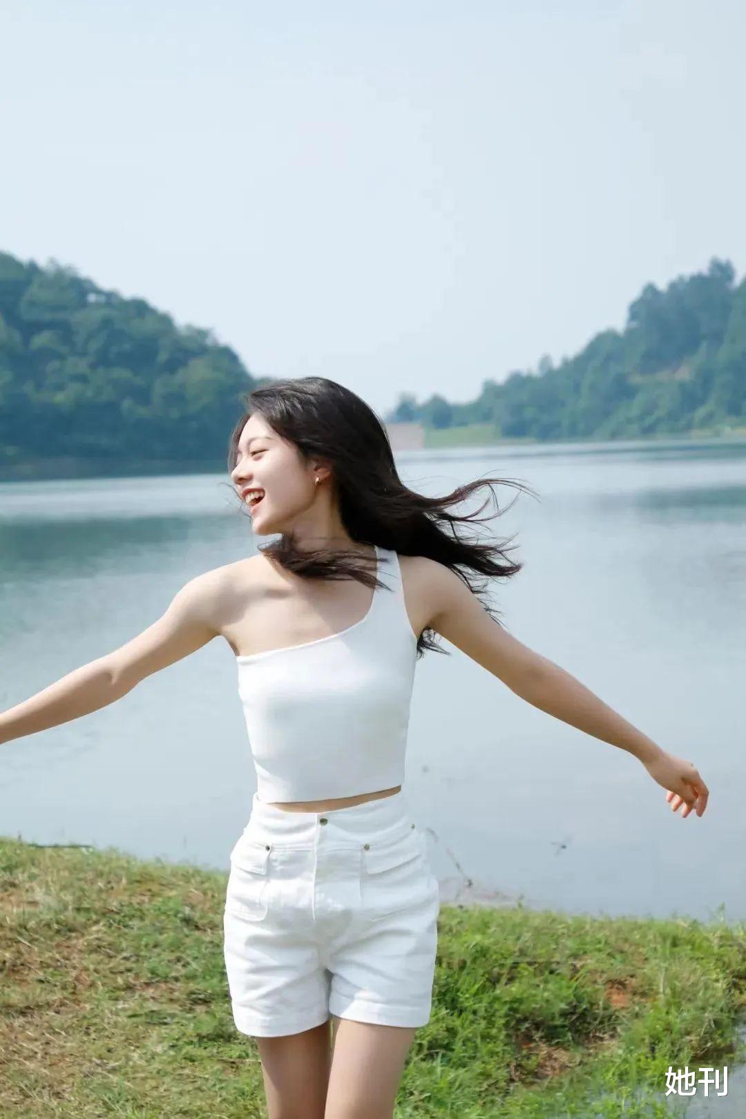 翻了100套港风美人的穿搭,还是她这套最绝