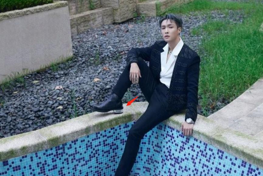 霍建华|踩箱子、穿高跟鞋，从霍建华到任嘉伦，这些男星拍戏时花样多