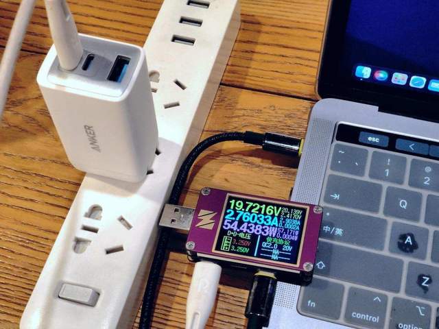 钉钉|比原装充电器单口强,Anker 65W三口超能充上手体验