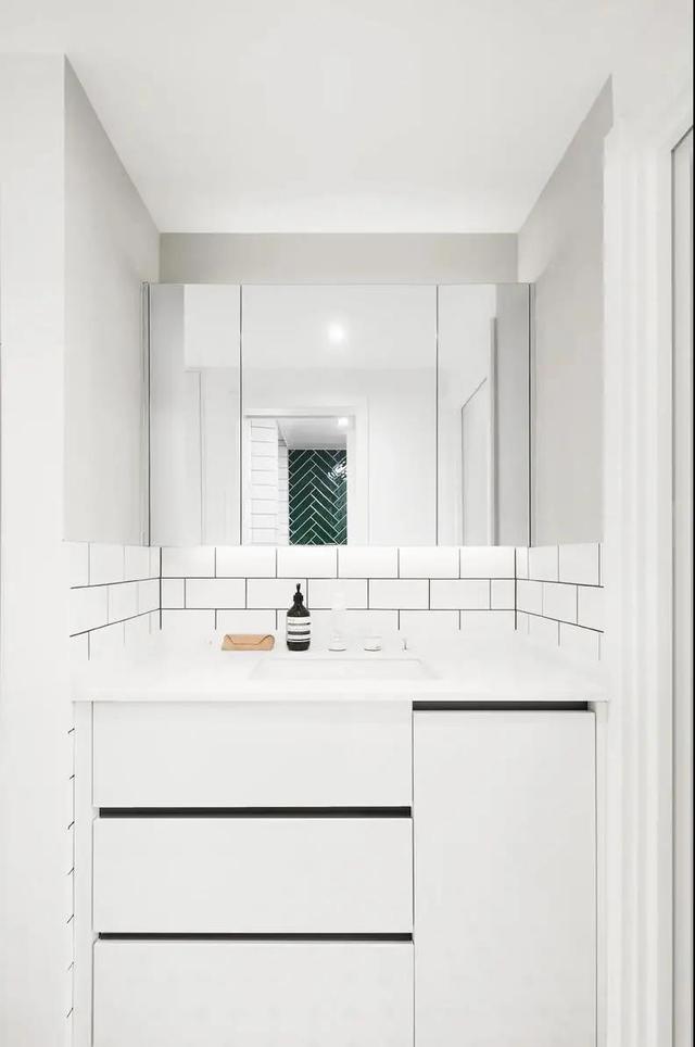 商品房|90后女白领晒出自己的独居生活：全屋简洁又高级，越住越舒服！