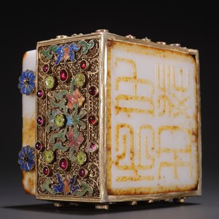 和田玉籽料|旧藏·和田玉籽料雕诗文包纯银鎏金拉丝烧蓝印章摆件