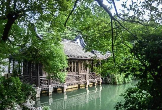 国家公园|乌镇惊现人骑石狮子雕塑，网友，这是文化入侵