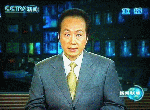 新闻联播|央视的《新闻联播》,结束时为什么要放整理稿子的镜头?