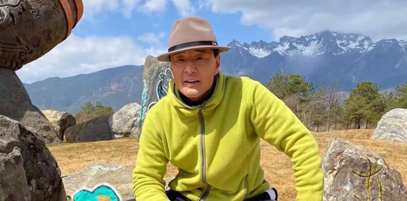 万梓良|大佬们年轻时和老年颜值对比,当年气场再强,老来也只剩凄凉