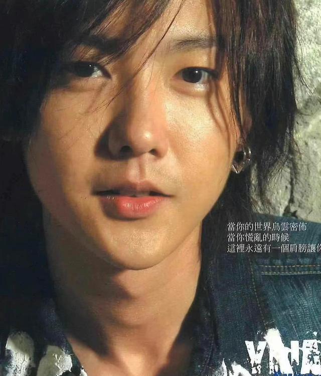 黄义达|43岁黄义达隐退6年复出,留长发帅气似小伙,曾因抑郁症剃度出家