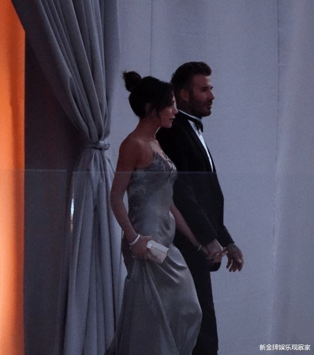 哈珀·贝克汉姆|贝克汉姆大儿子婚礼现场图来了,父母开豪车抵达,伴娘小七太可爱