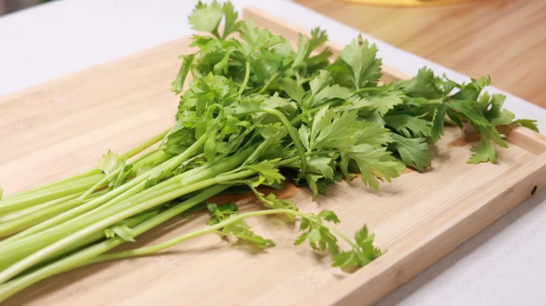 脑梗|天然“排酸高手”上线,多吃3种食物,尿酸回归正常,远离痛风困扰