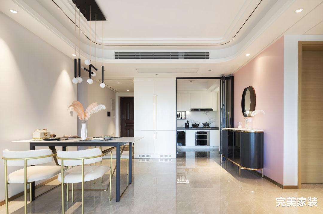 精装房实现空间升级，家里还有超大电竞房，享受不出门的快乐