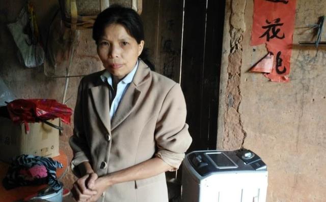 大学|高考712分被人民大学录取，毕业后嫁到农村生6个孩子，靠低保生活