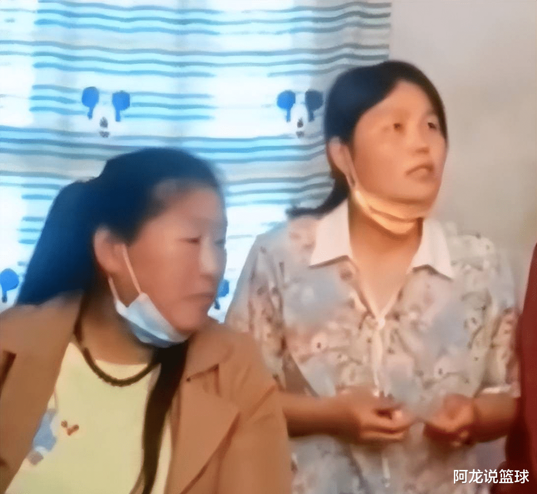 |大衣哥儿媳详细信息公开：媒婆和妈妈现身，陈萌是本科毕业生