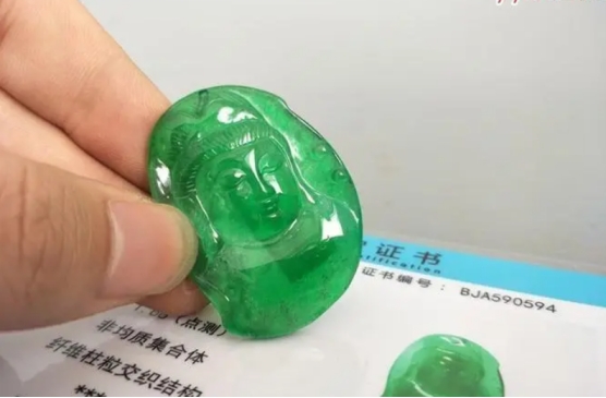 翡翠|翡翠挂件的八不买,你知道吗?