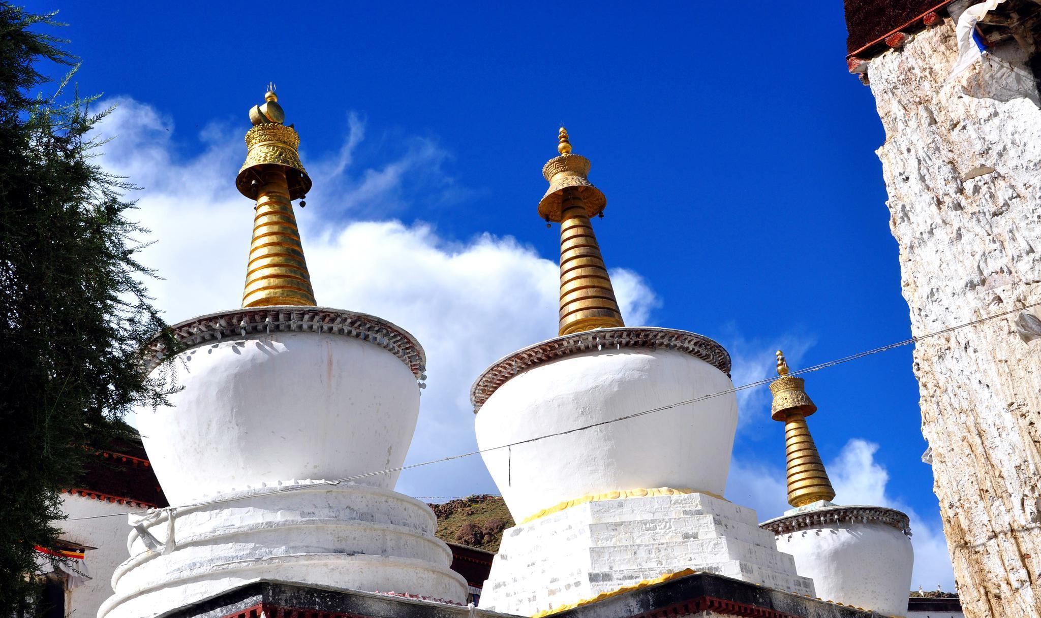 钻石|布达拉宫的灵塔上镶嵌着1.5万余颗钻石、珍珠、翡翠和珊瑚！