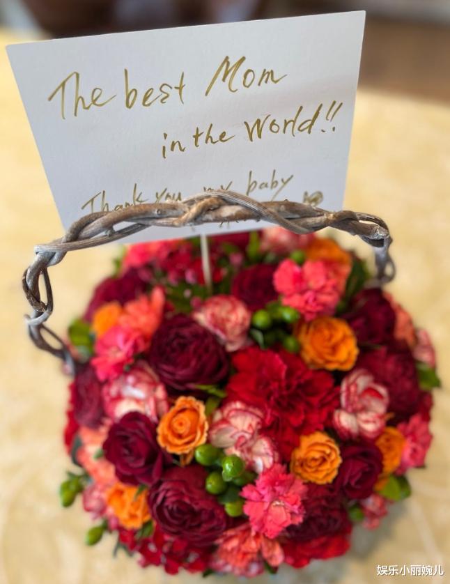 林志玲|网友在餐厅巧遇林志玲，产后四个月的她气色非常好