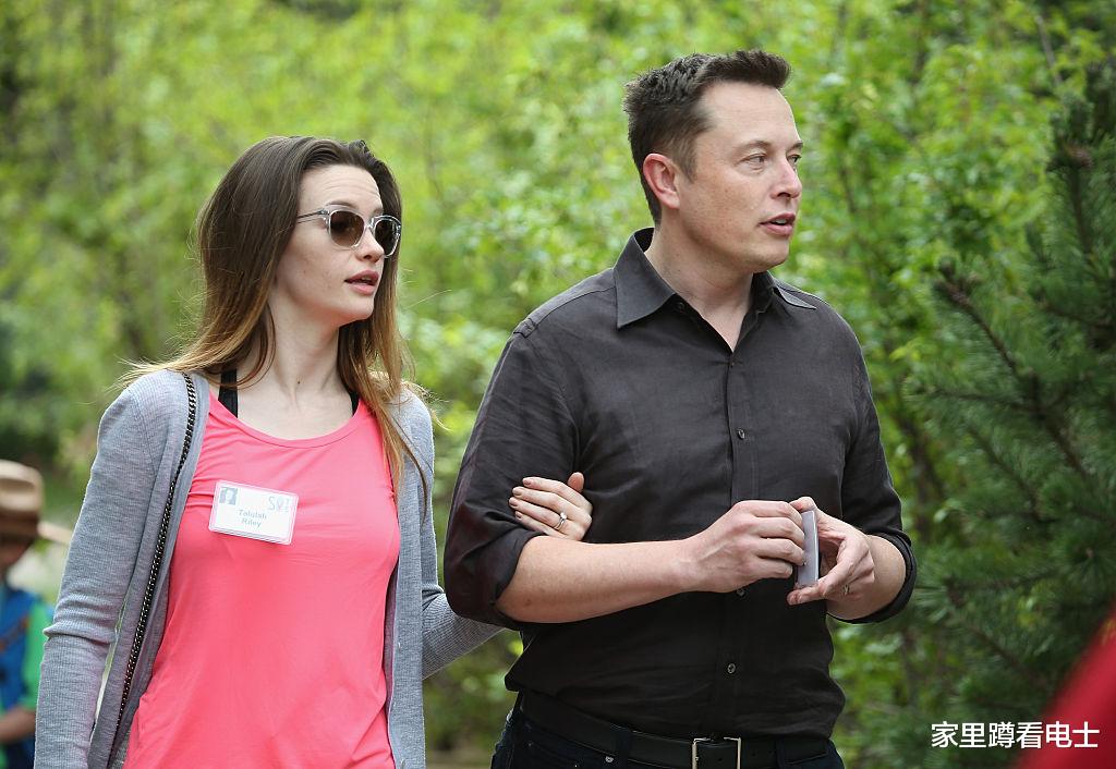 伊隆·马斯克|分手5个月，马斯克另结新欢，27岁现任女友背景神秘让人脸盲