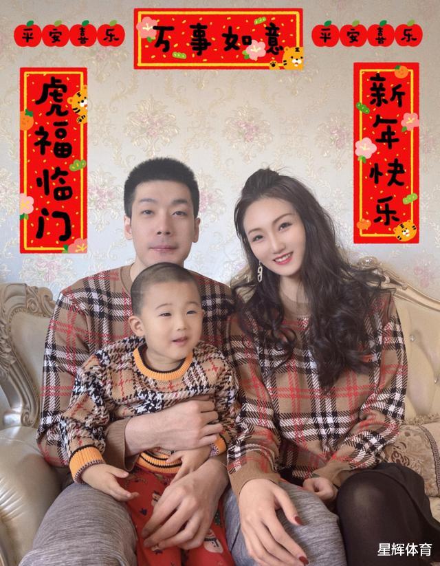 任骏飞|任骏飞携妻儿拜年！娇妻长相甜美是在读博士 儿子身高猛蹿将承父业