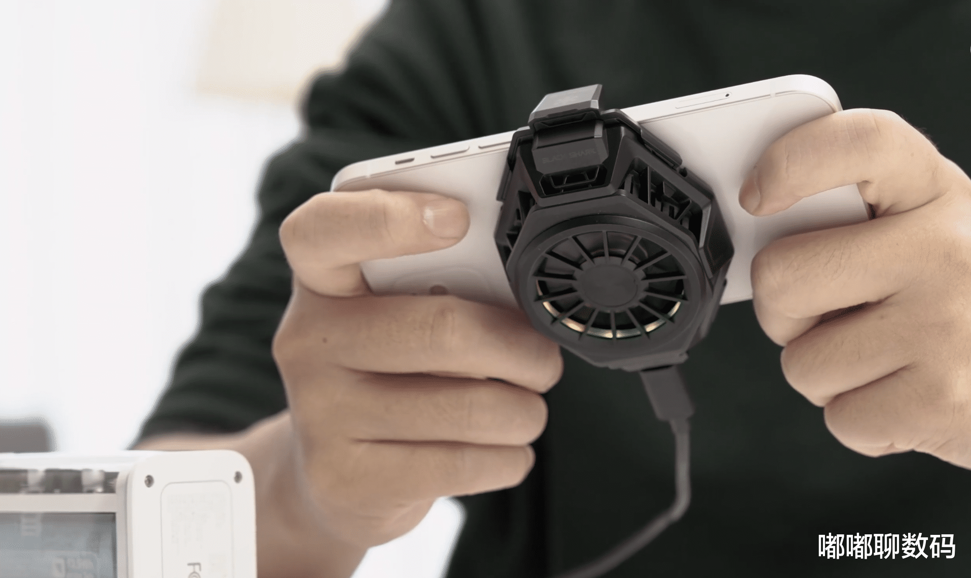 OPPO|OPPO武大研发新成果！能让手机“退烧”的手机壳已实现量产